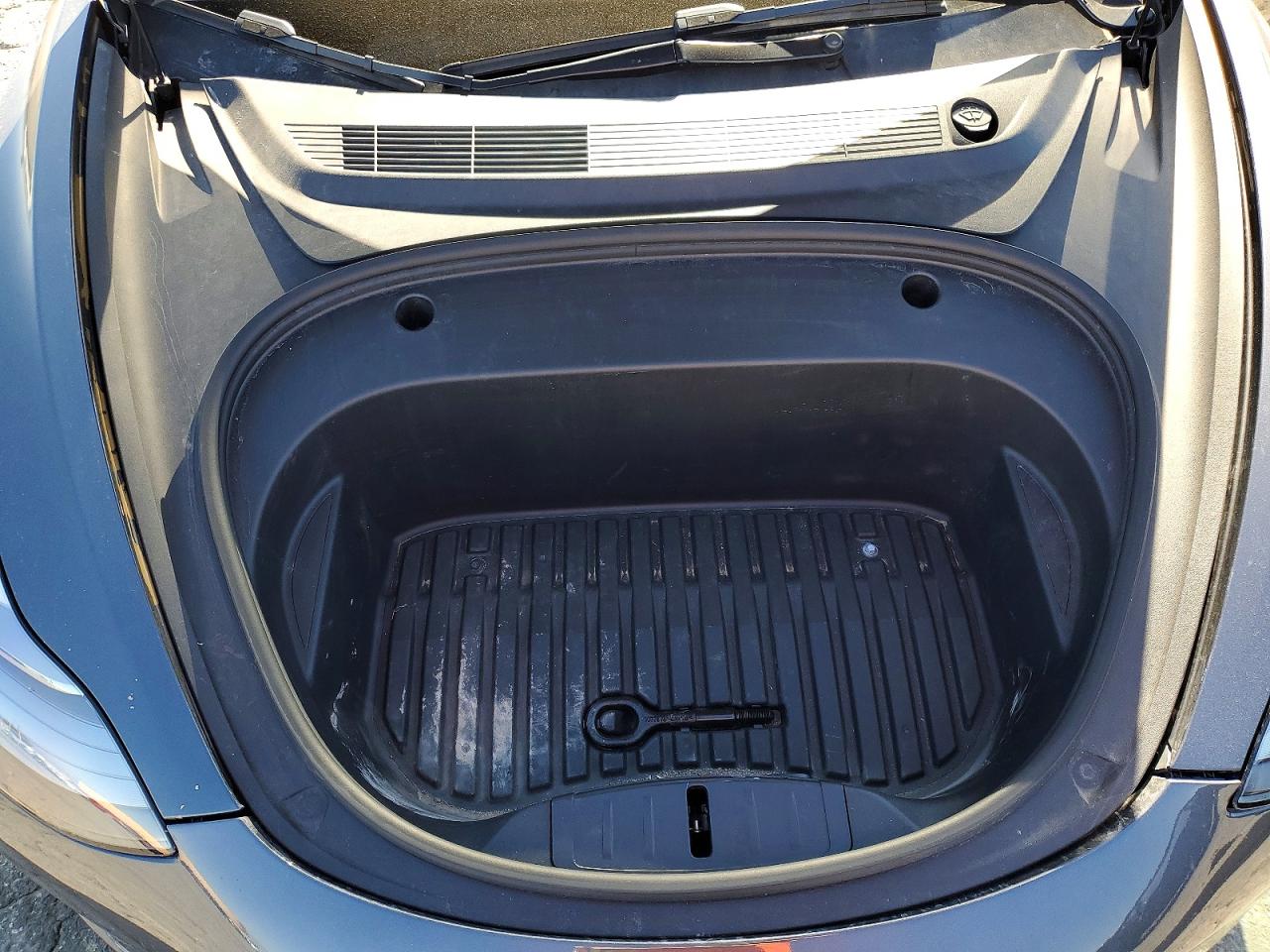 TESLA MODEL 3 2023 — 12
