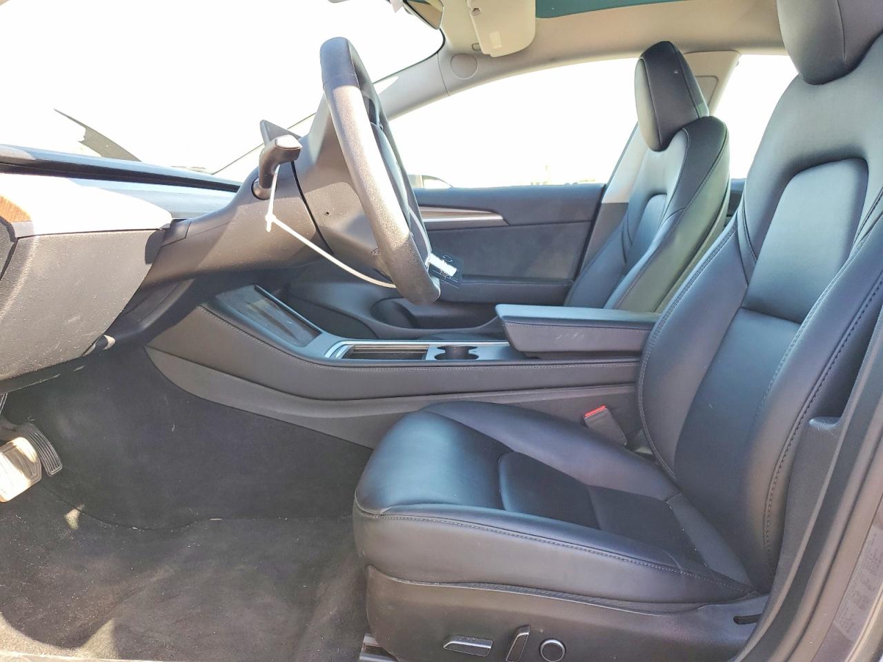 TESLA MODEL 3 2023 — 8