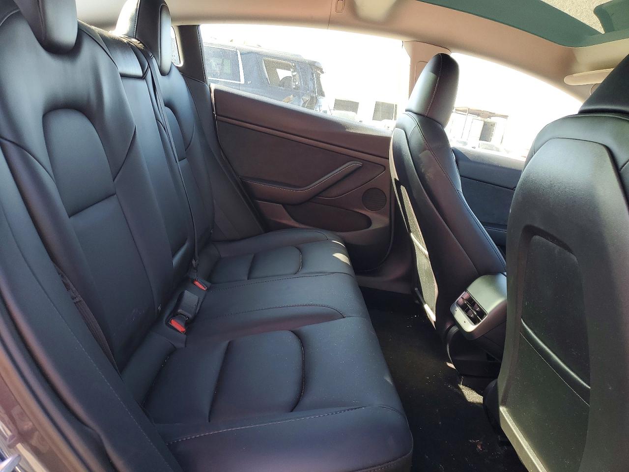 TESLA MODEL 3 2023 — 11