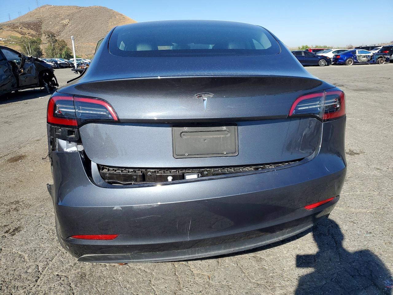 TESLA MODEL 3 2023 — 7