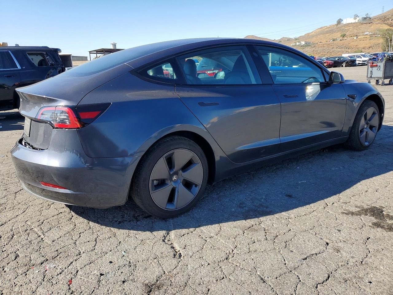 TESLA MODEL 3 2023 — 4