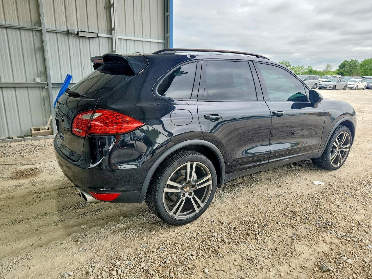 PORSCHE CAYENNE 2012 — 4