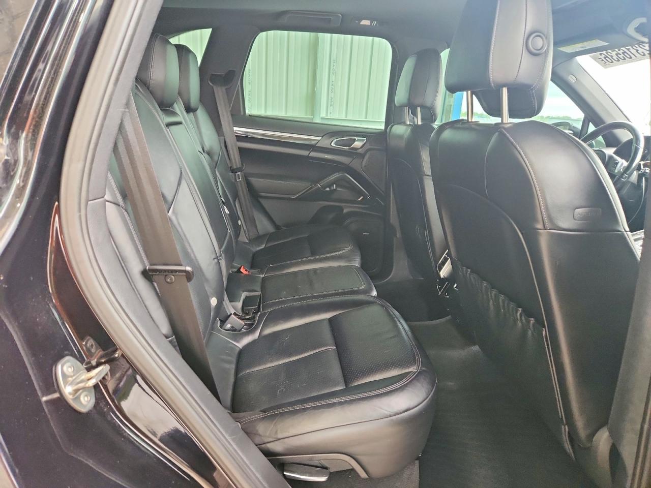 PORSCHE CAYENNE 2012 — 12