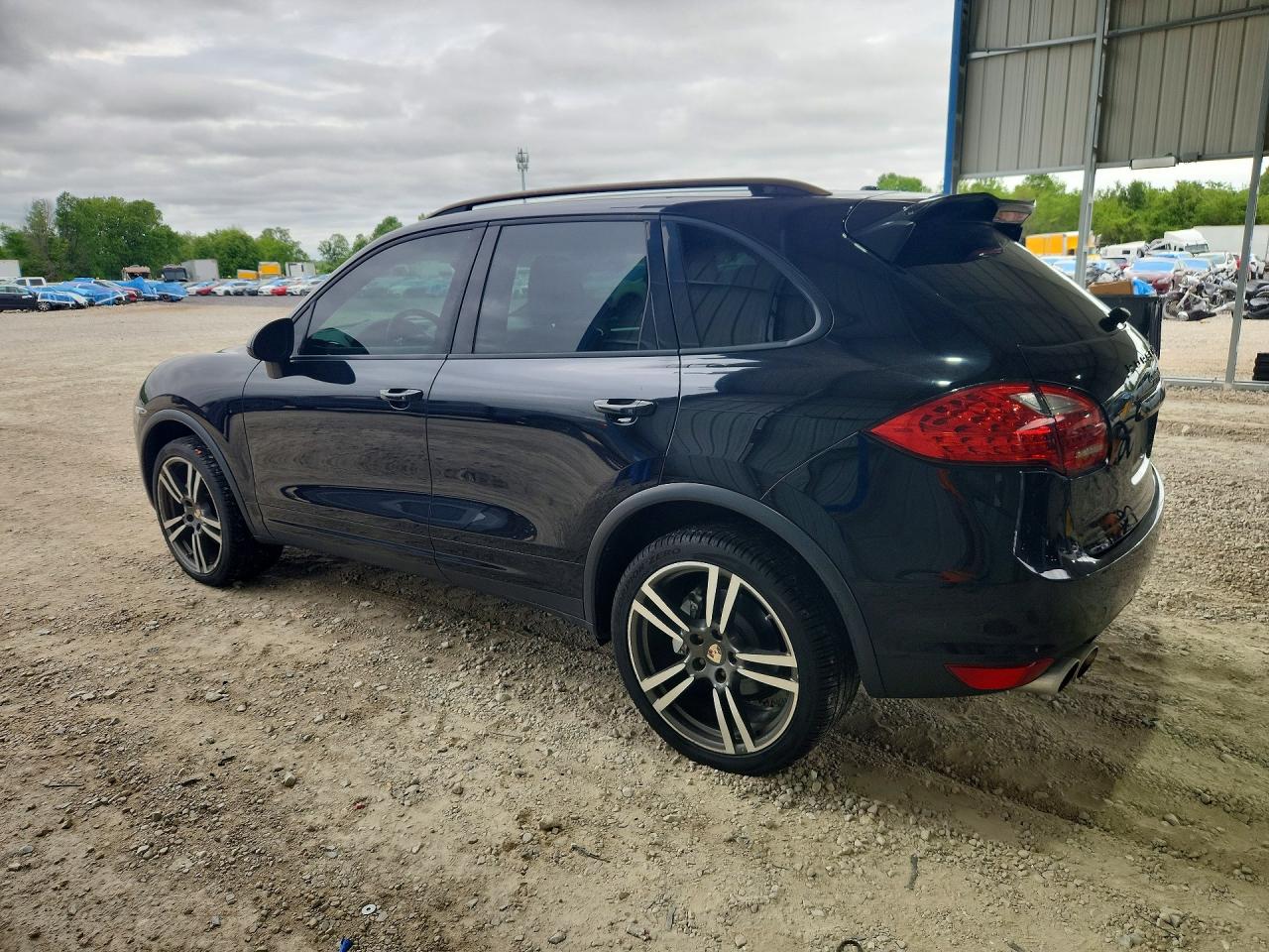 PORSCHE CAYENNE 2012 — 3