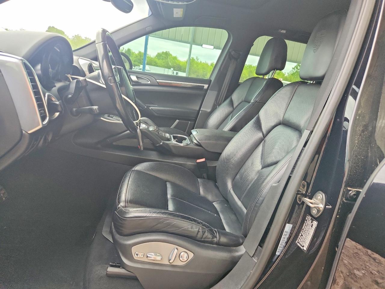 PORSCHE CAYENNE 2012 — 8