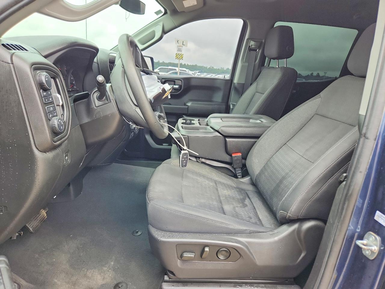 CHEVROLET SILVERADO 2023 — 8