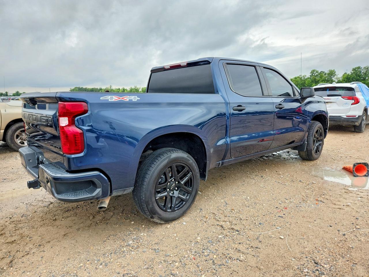 CHEVROLET SILVERADO 2023 — 4