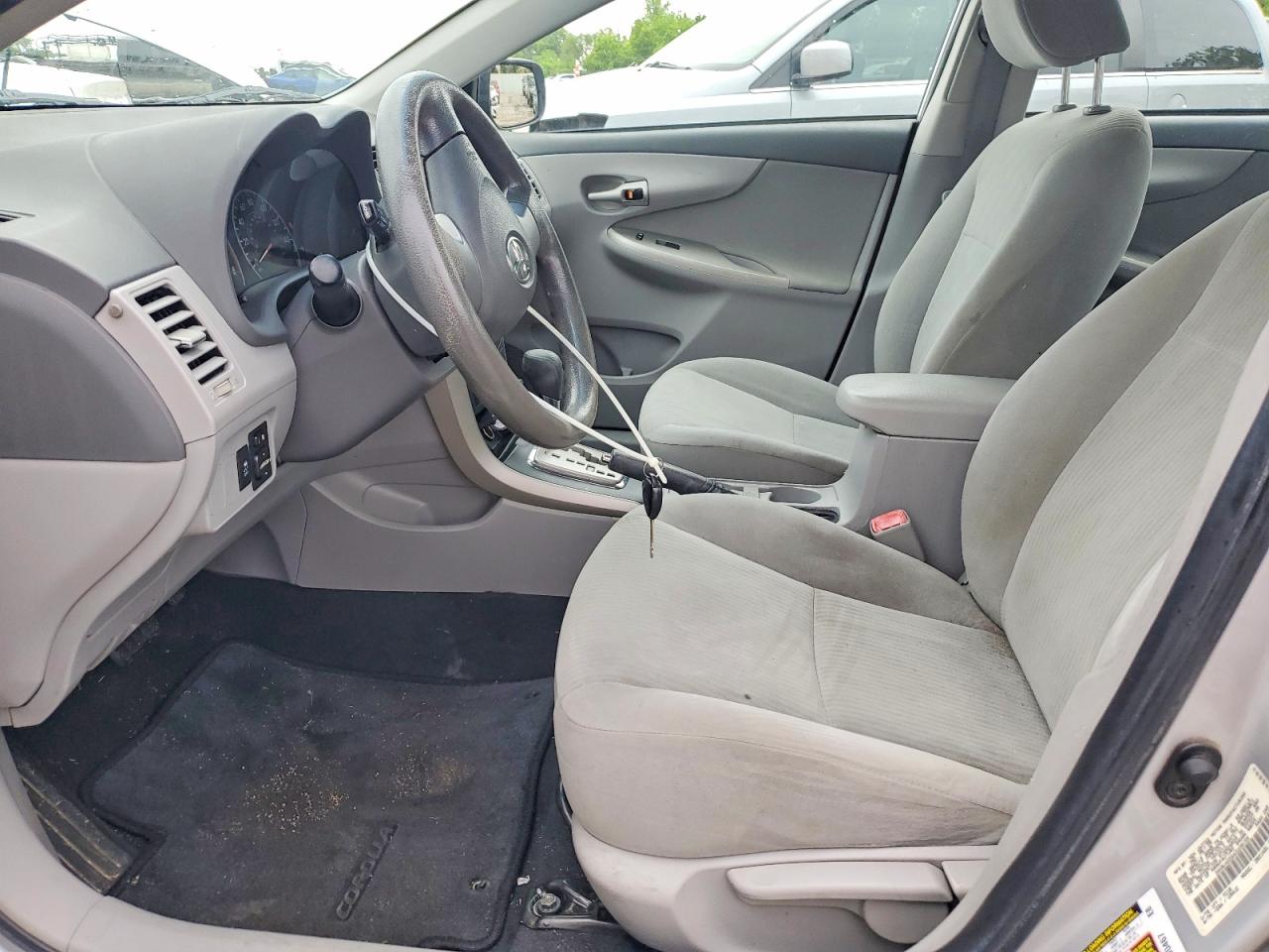 TOYOTA COROLLA 2010 — 8