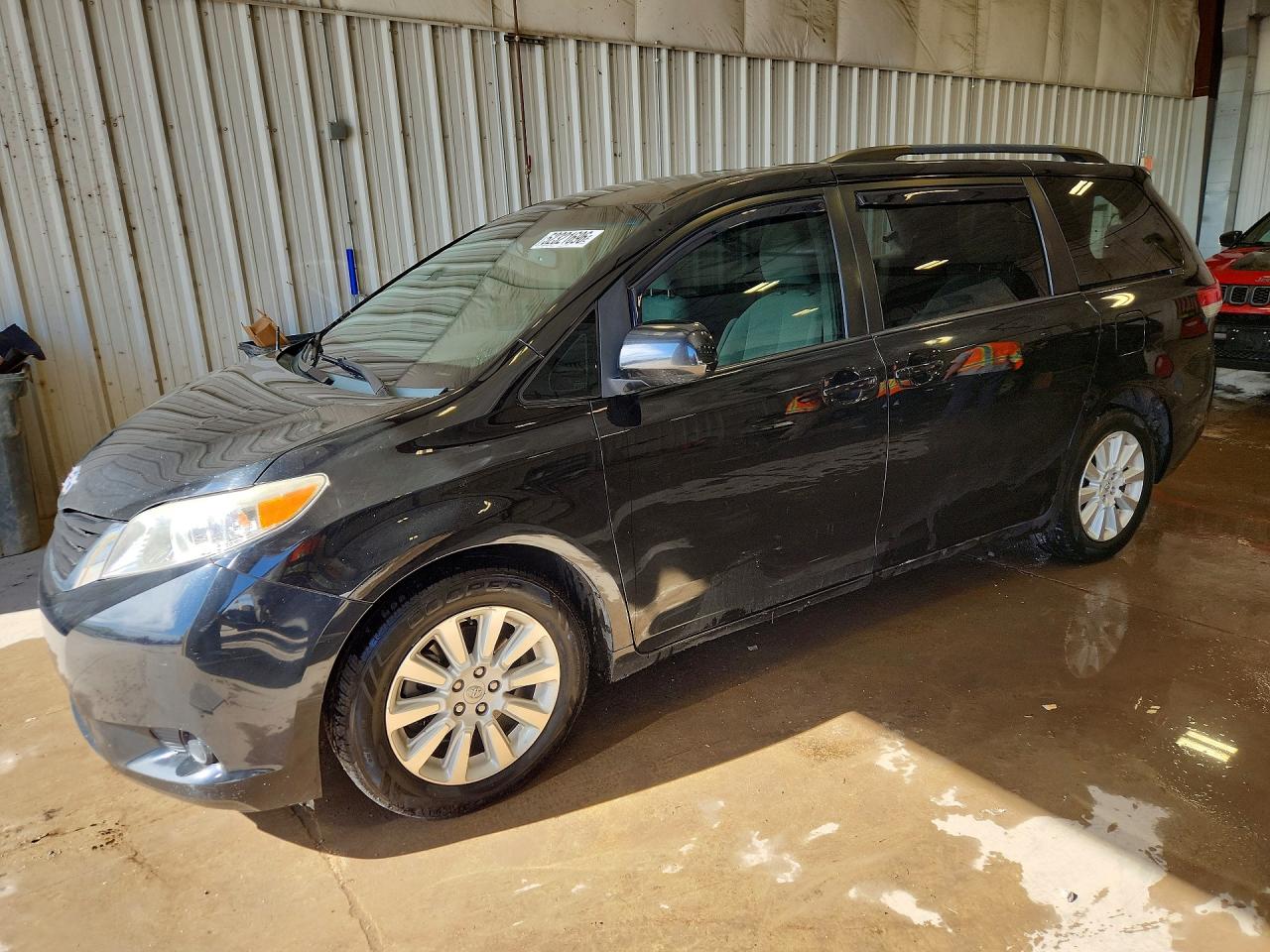 TOYOTA SIENNA 2013 — 2