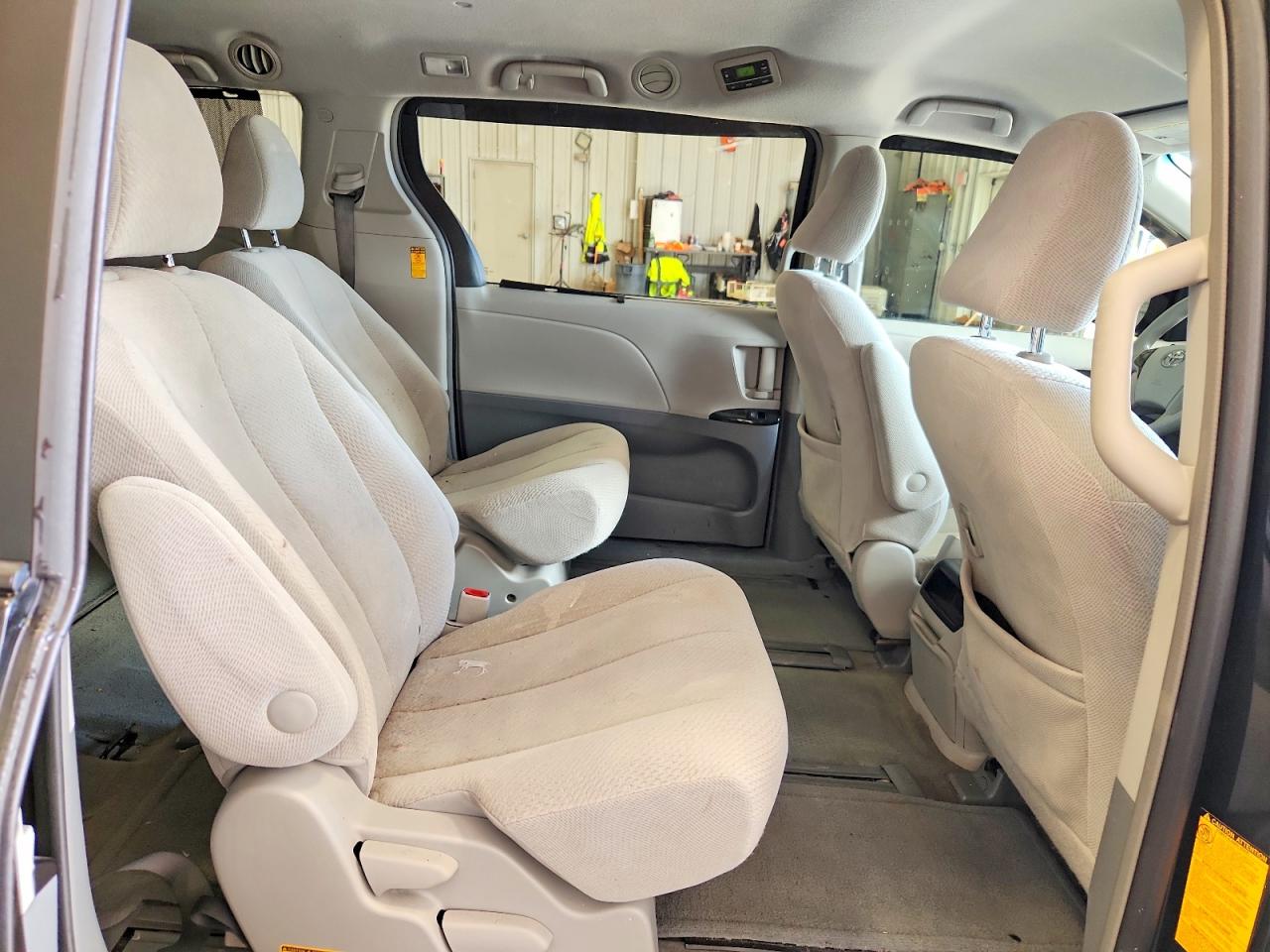TOYOTA SIENNA 2013 — 11
