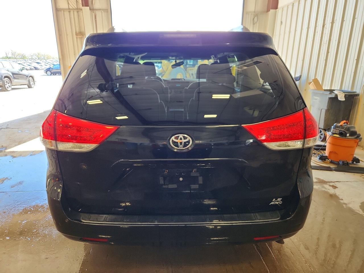 TOYOTA SIENNA 2013 — 7