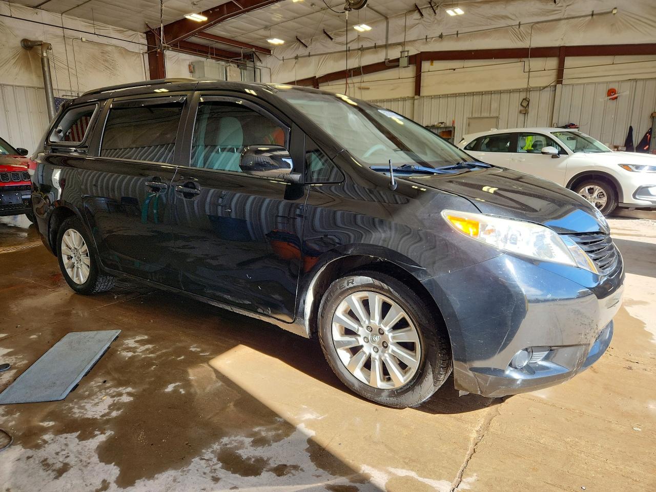 TOYOTA SIENNA 2013 — 5