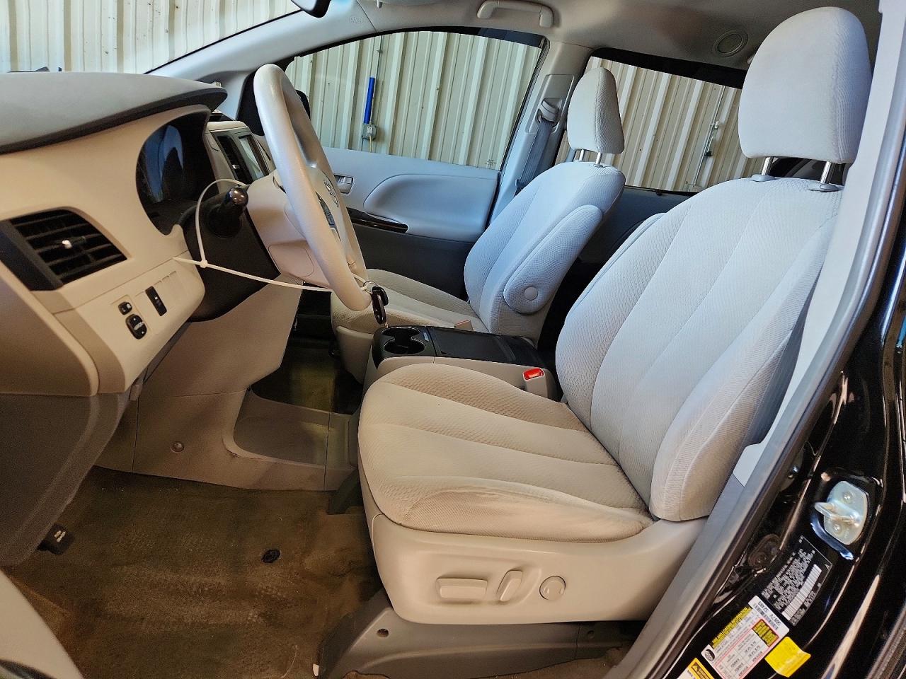 TOYOTA SIENNA 2013 — 8