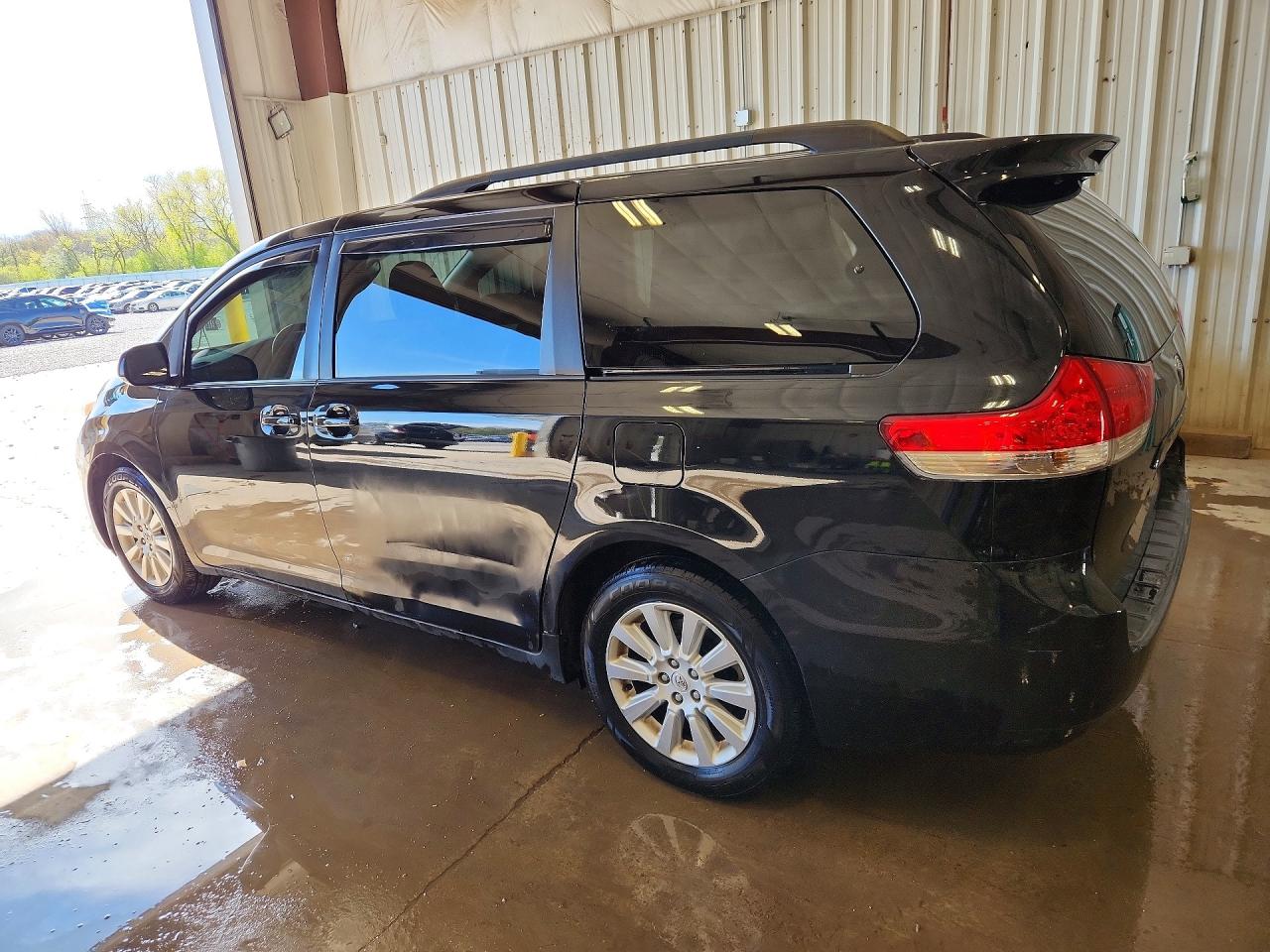 TOYOTA SIENNA 2013 — 3