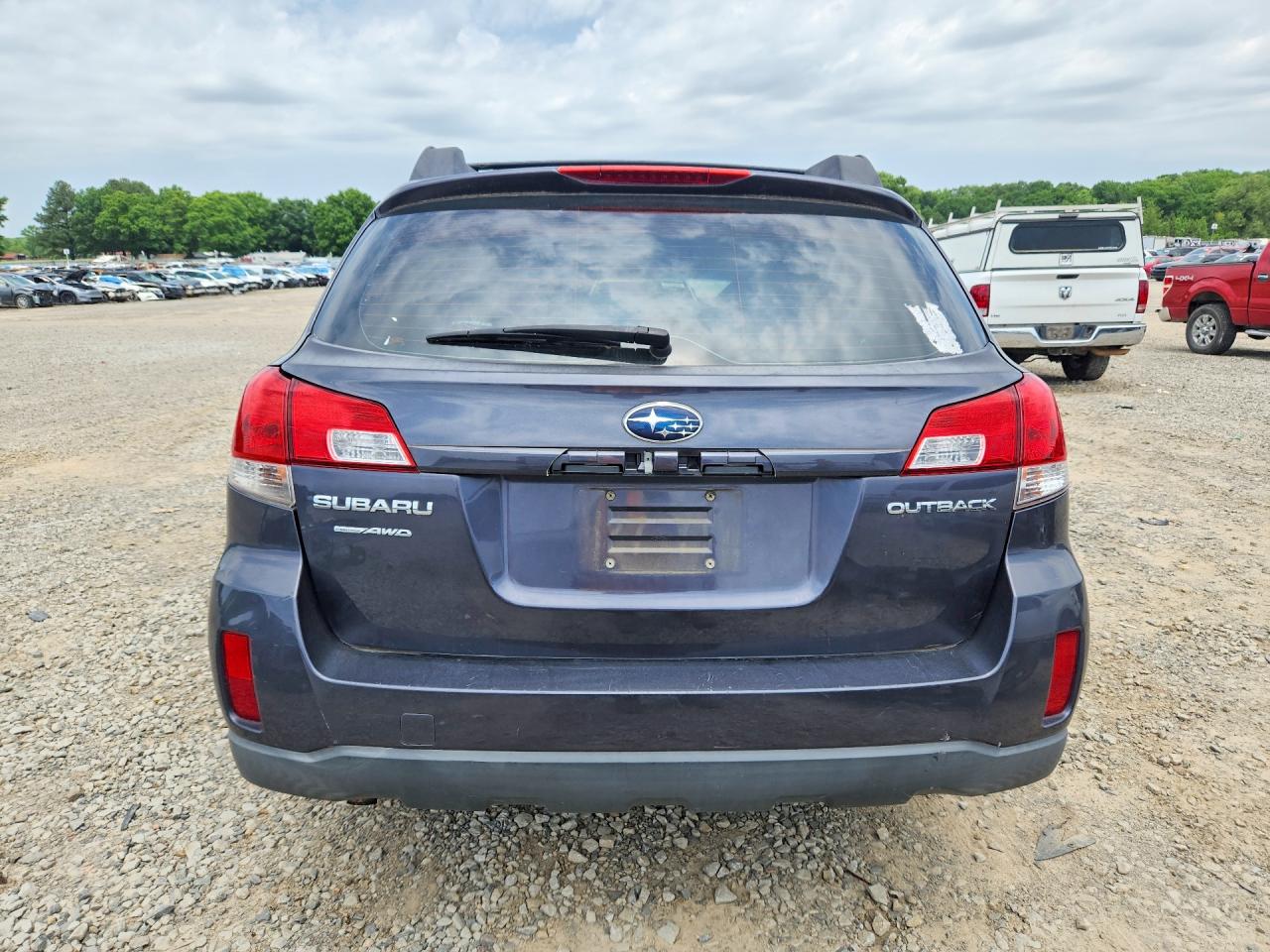 SUBARU OUTBACK 2010 — 7