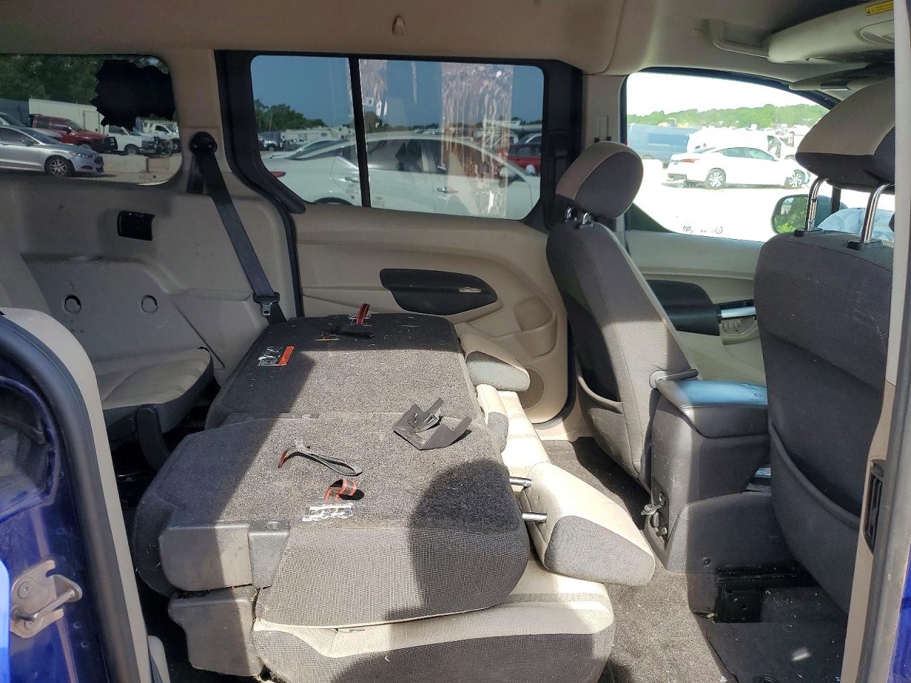 FORD TRANSIT CONNECT 2017 — 12