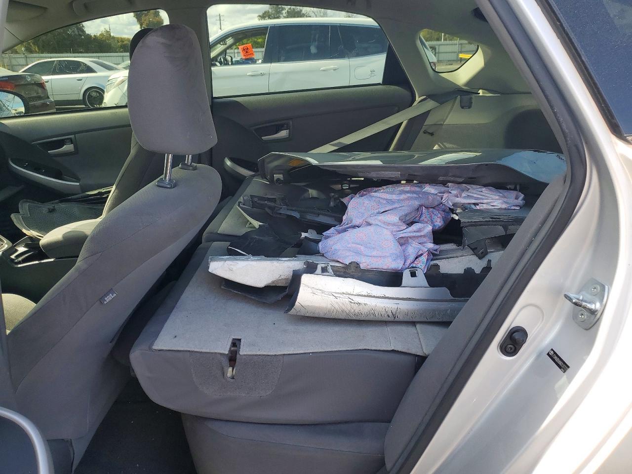 TOYOTA PRIUS 2010 — 11
