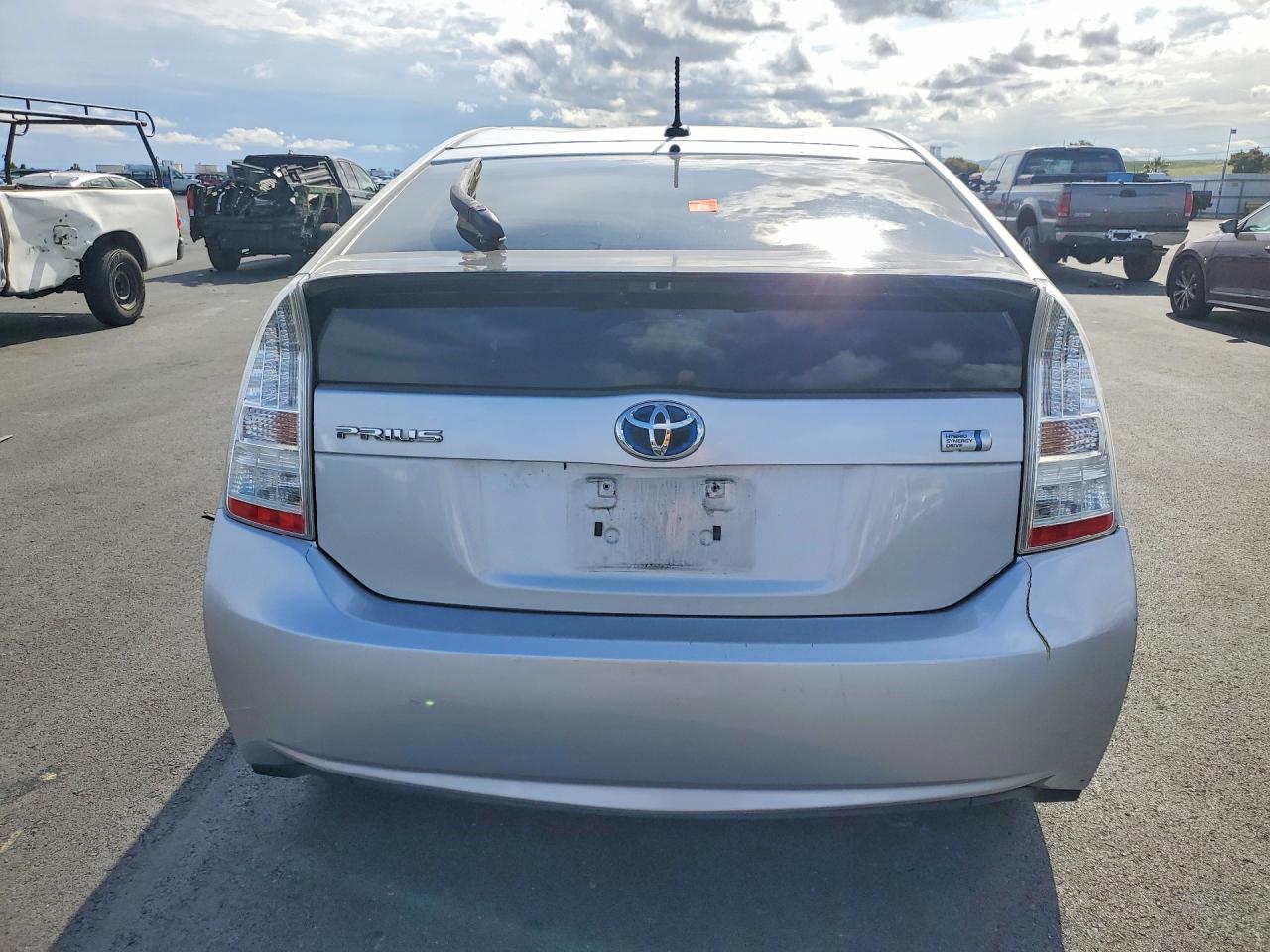 TOYOTA PRIUS 2010 — 7