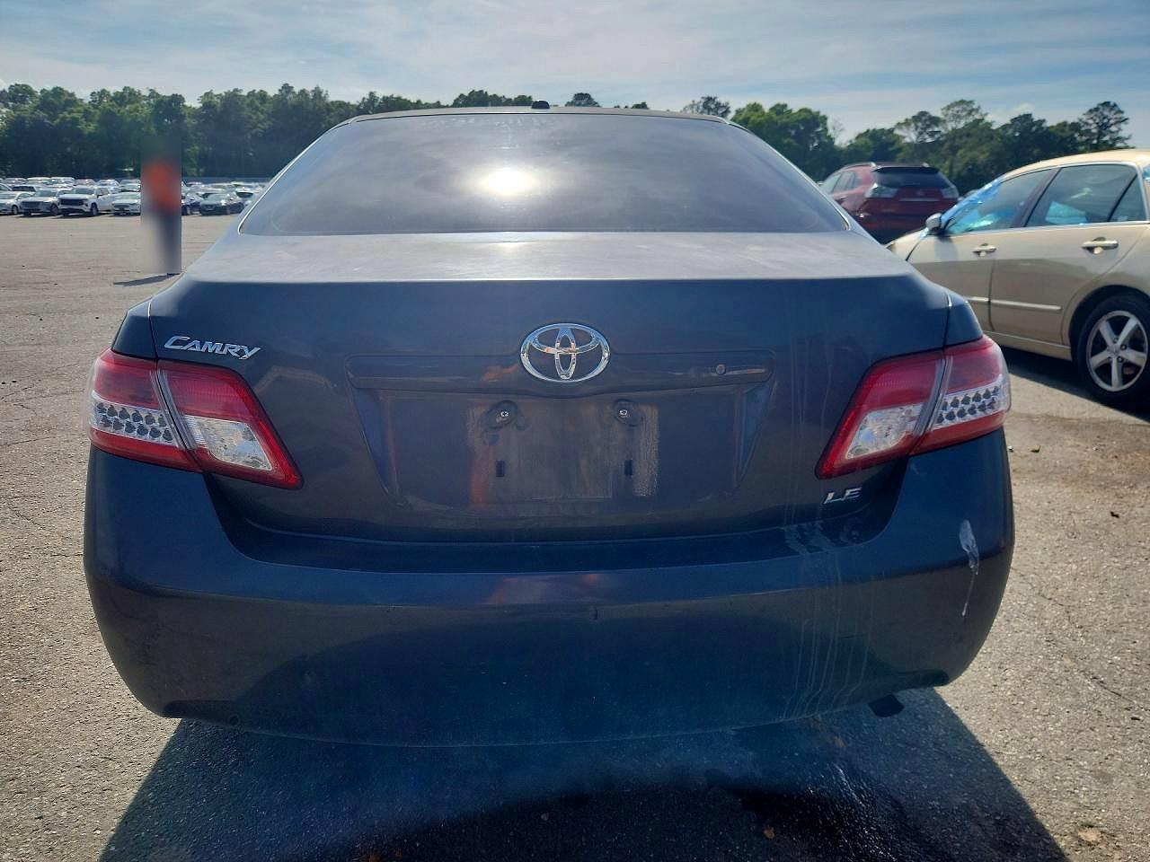 TOYOTA CAMRY 2011 — 7