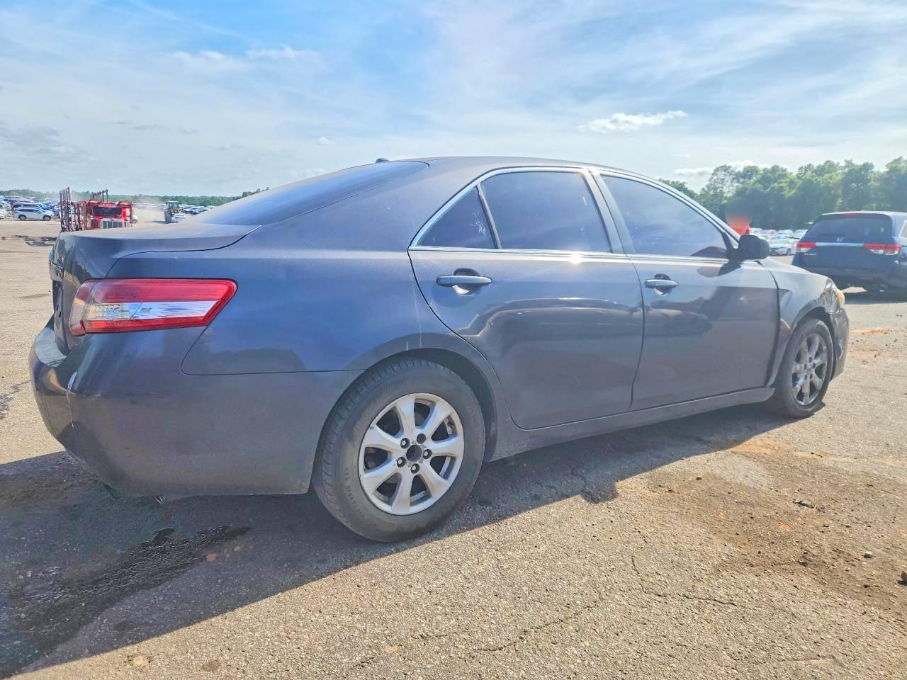 TOYOTA CAMRY 2011 — 4