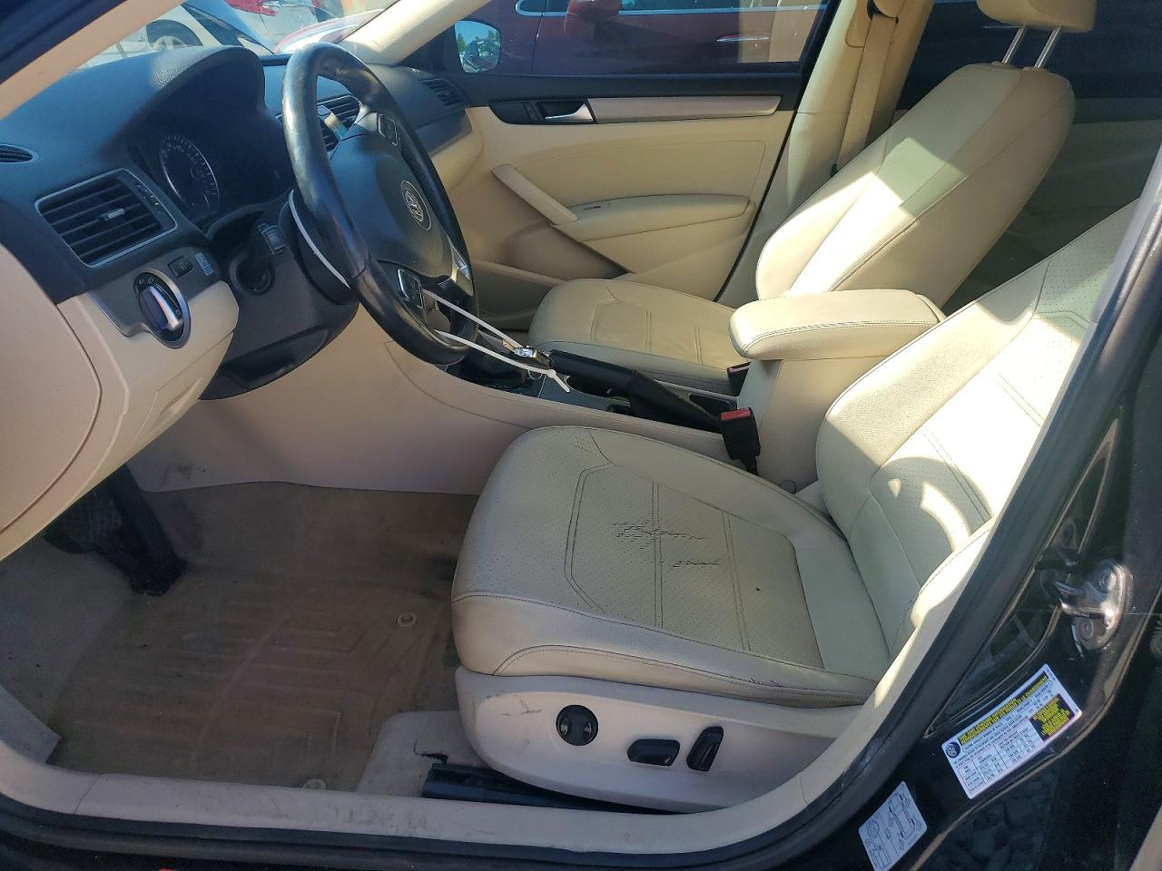 VOLKSWAGEN PASSAT 2014 — 8