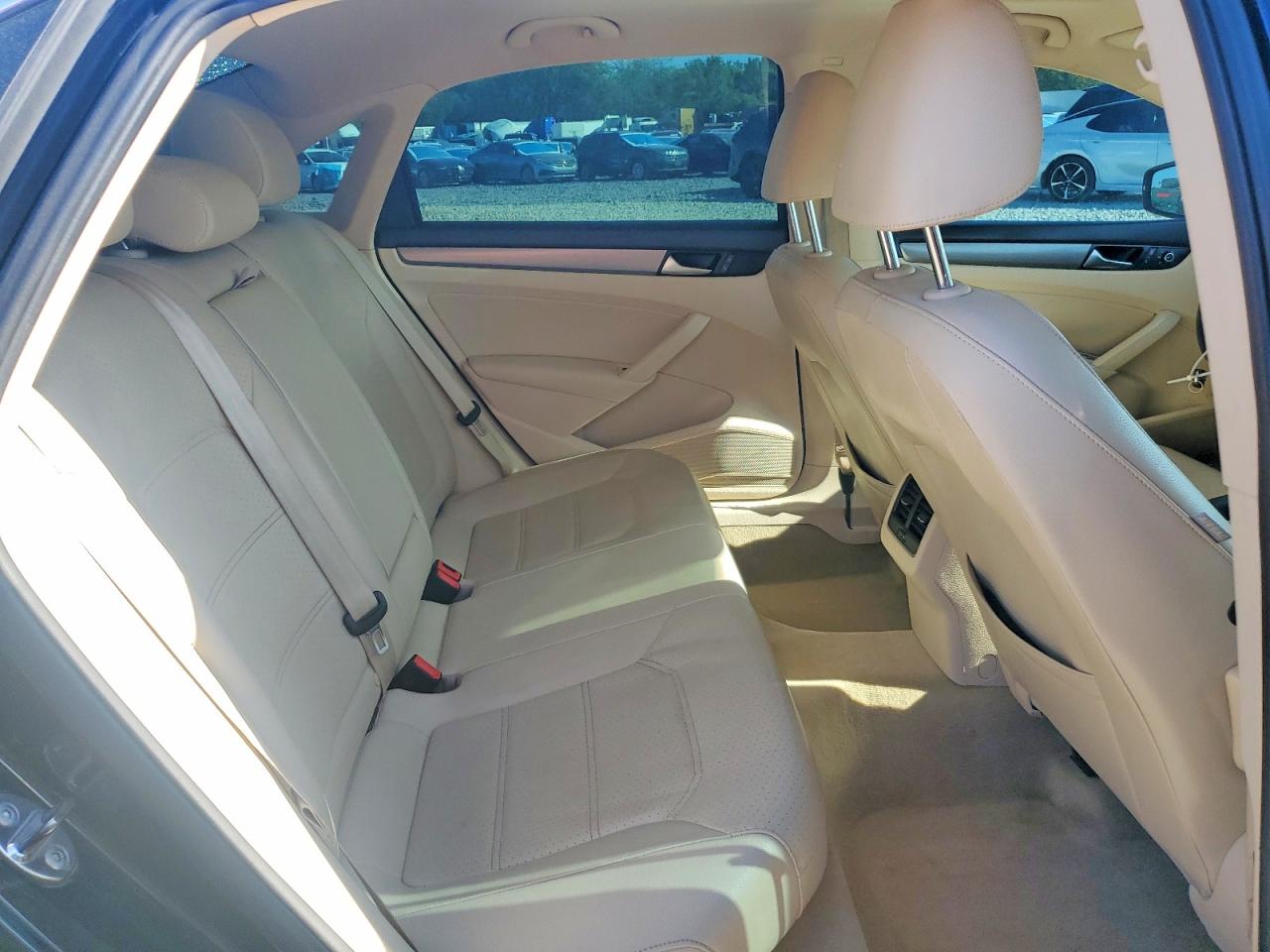 VOLKSWAGEN PASSAT 2014 — 11
