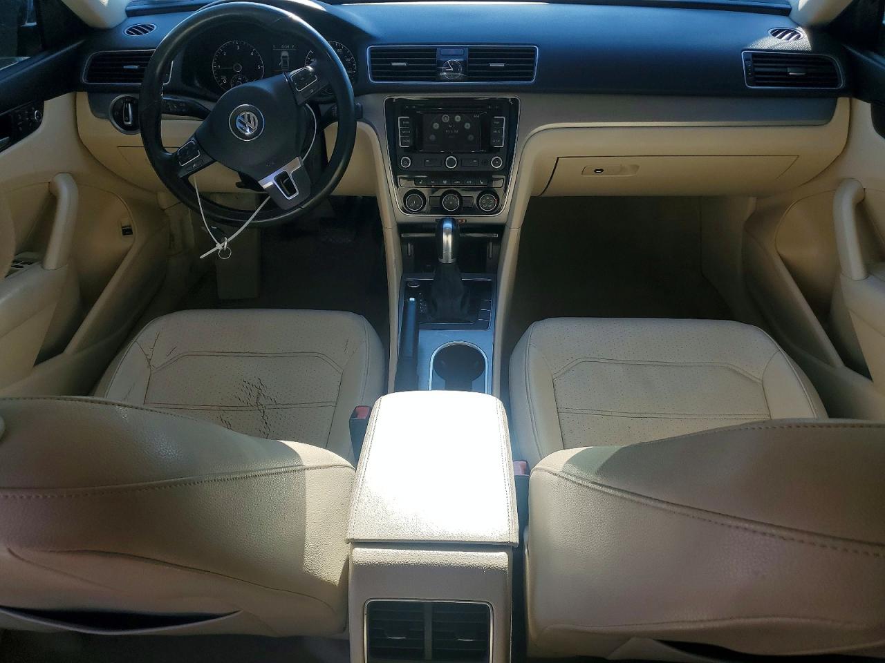 VOLKSWAGEN PASSAT 2014 — 9