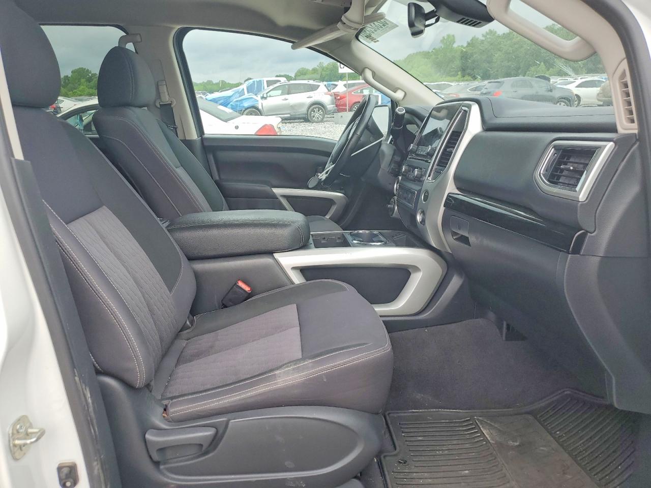 NISSAN TITAN 2021 — 8
