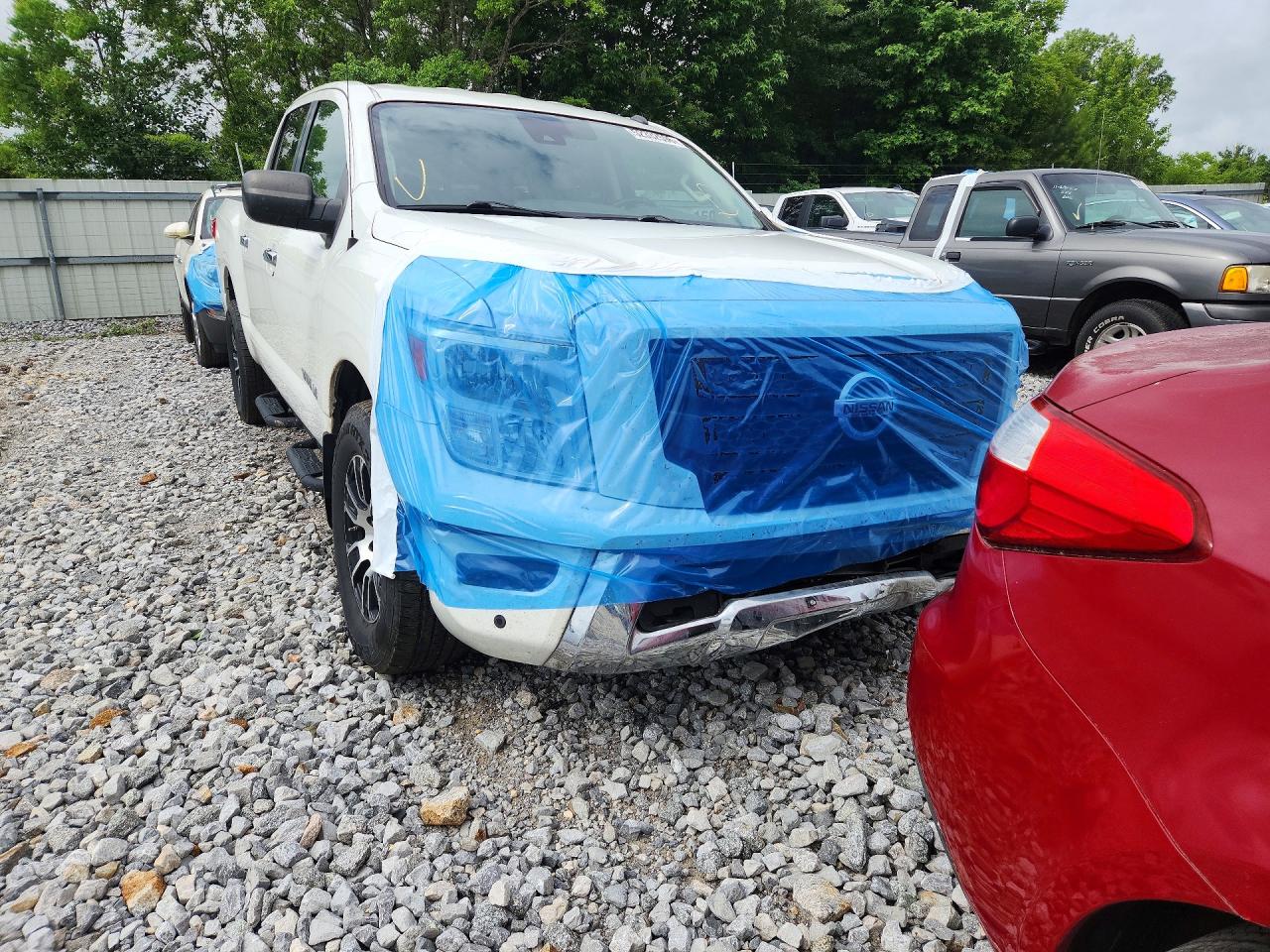 NISSAN TITAN 2021 — 6