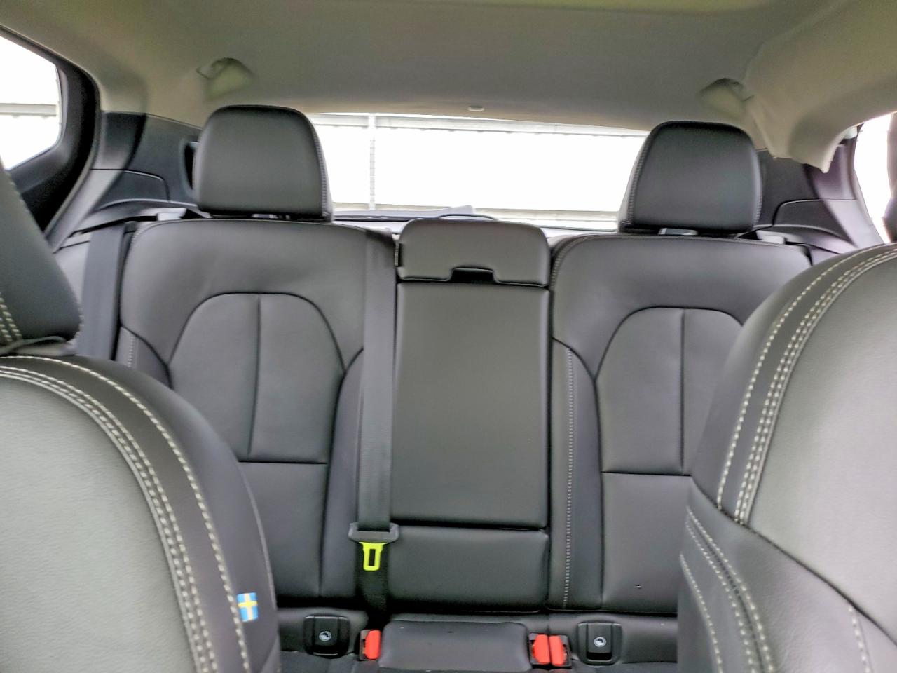 VOLVO XC40 2025 — 11