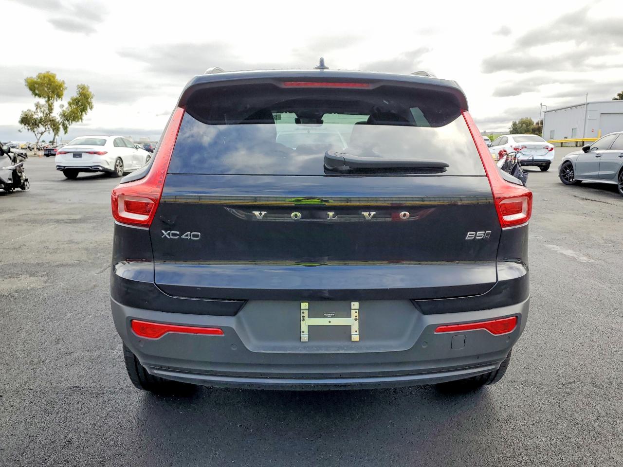 VOLVO XC40 2025 — 7