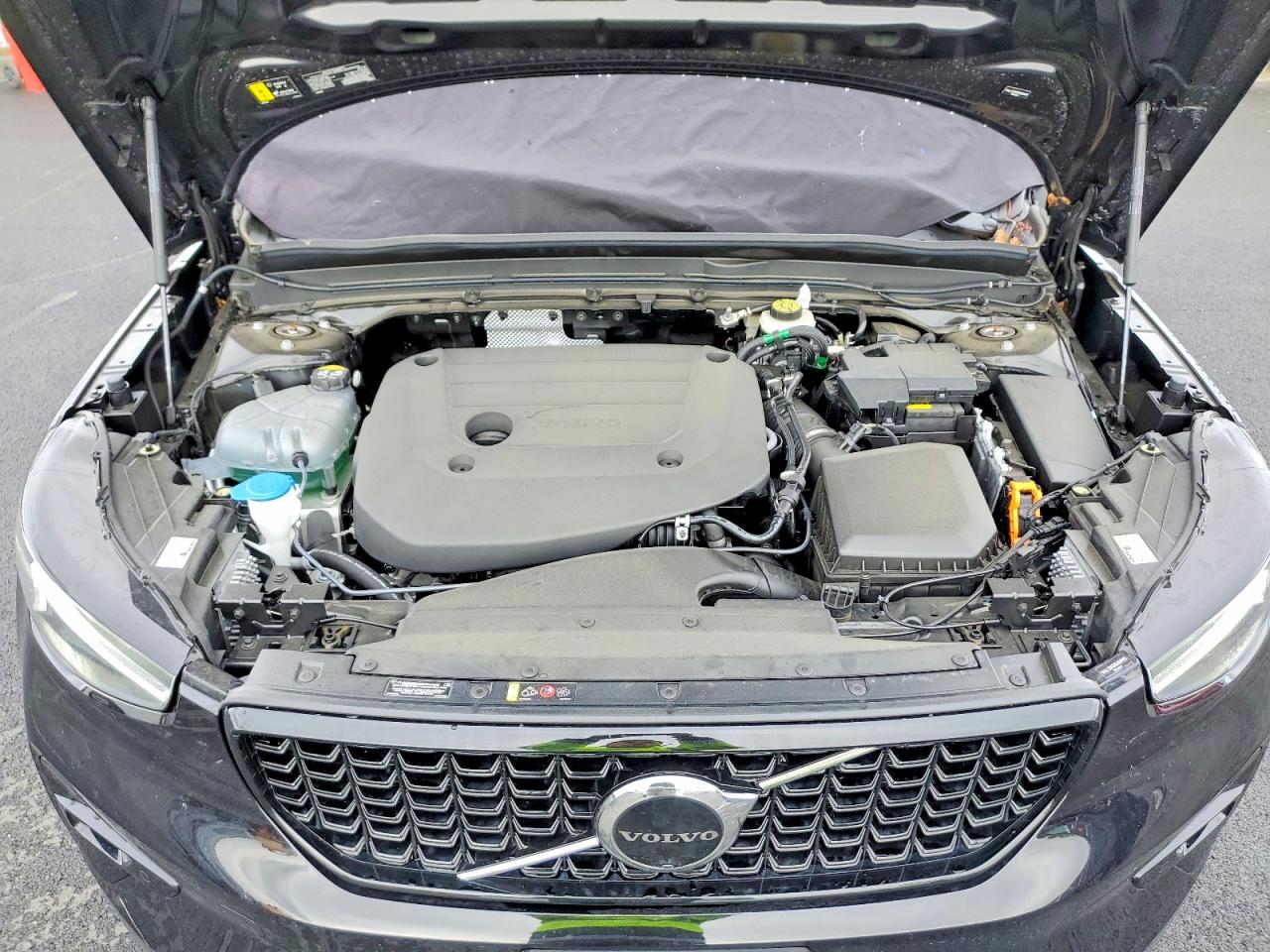 VOLVO XC40 2025 — 13