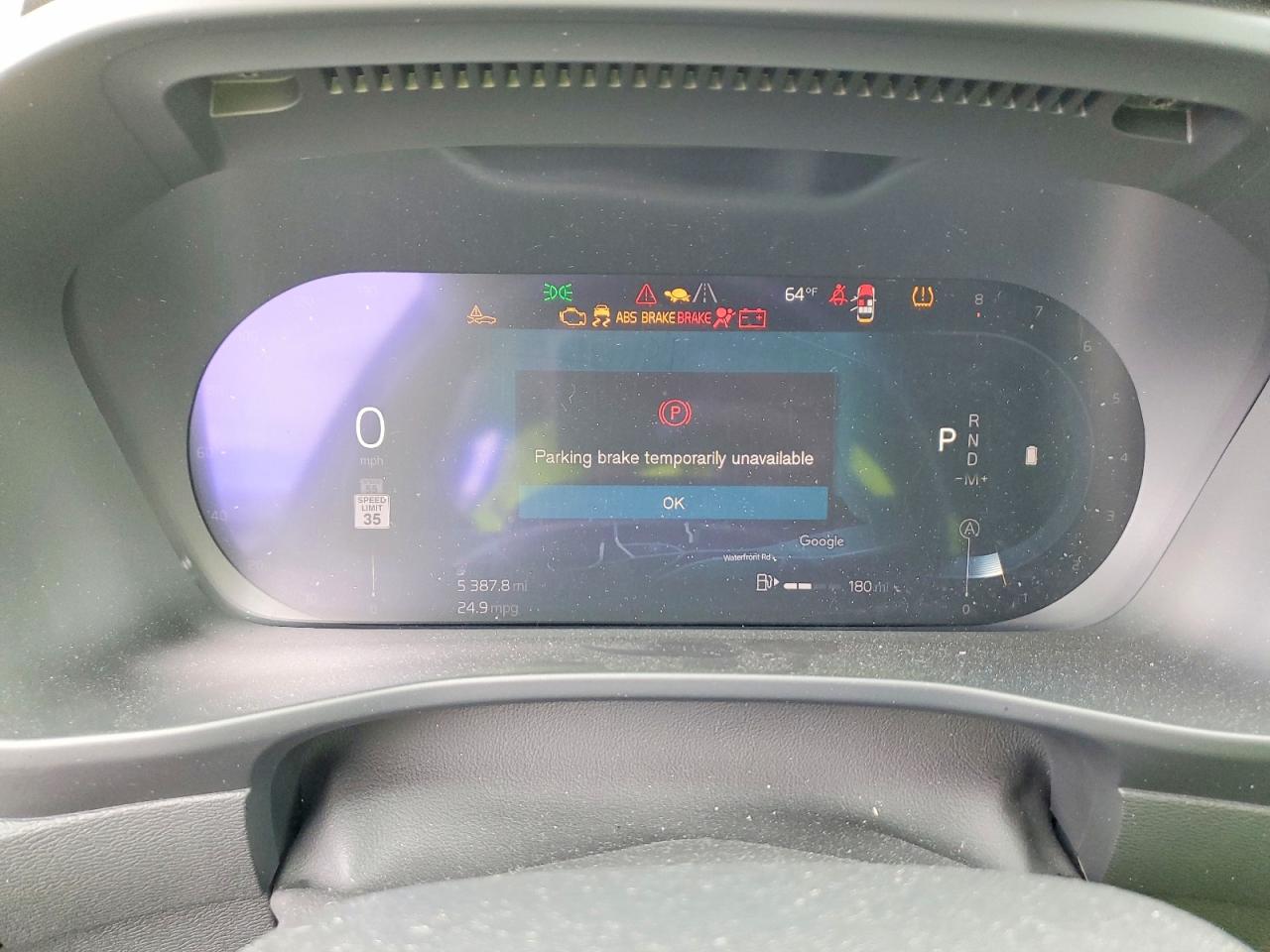 VOLVO XC40 2025 — 10