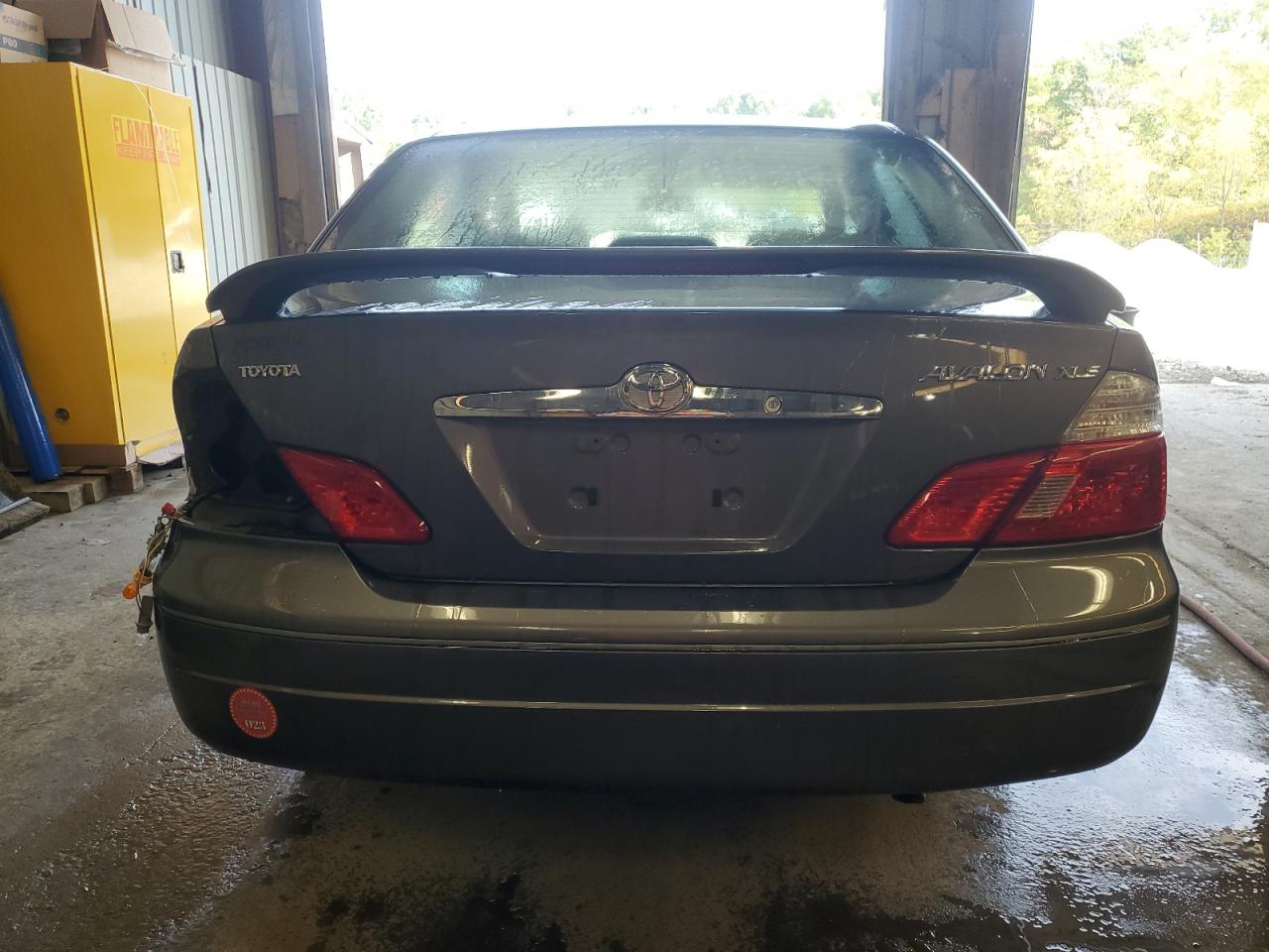 TOYOTA AVALON 2003 — 7