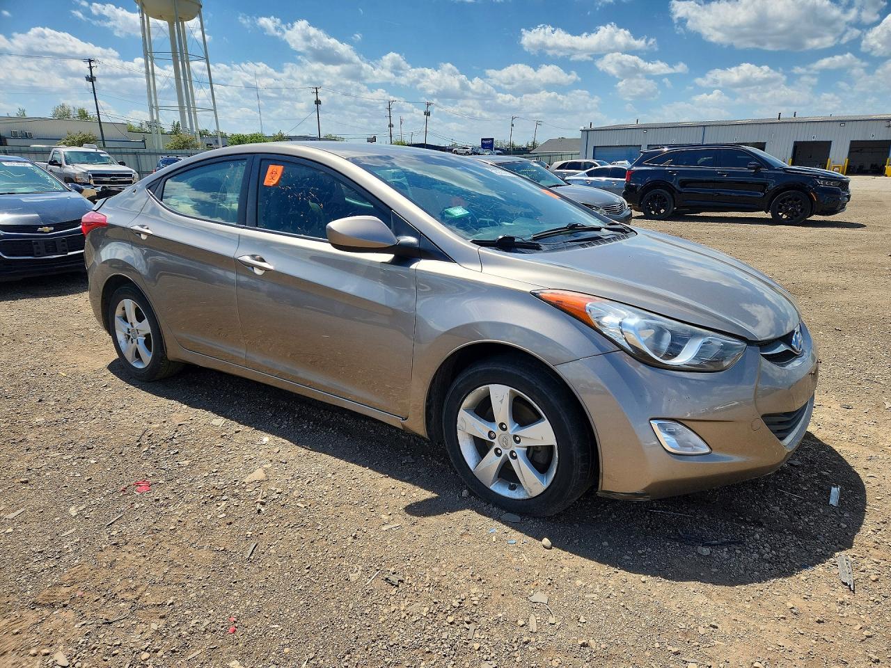 HYUNDAI ELANTRA 2013 — 5