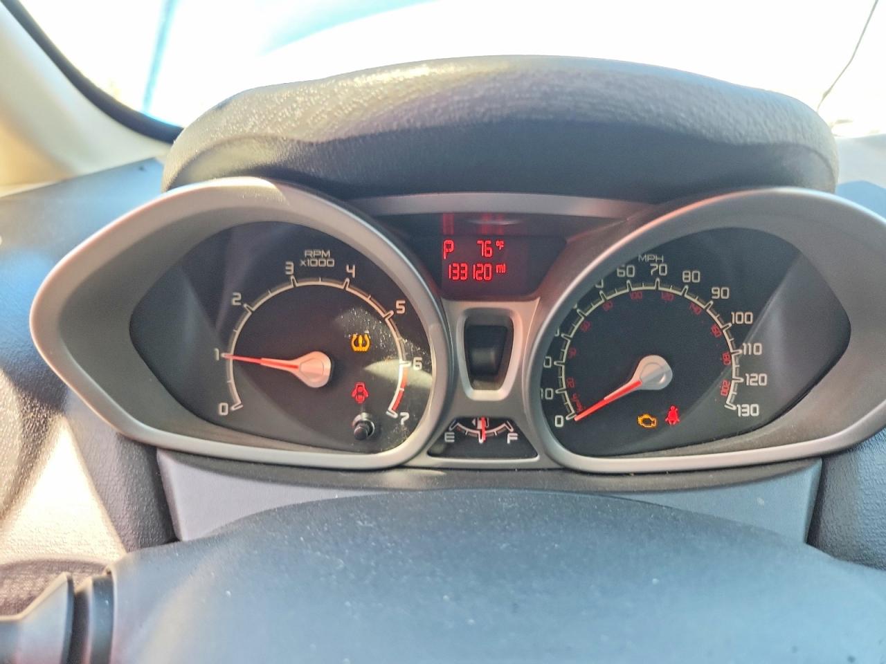 FORD FIESTA 2011 — 10