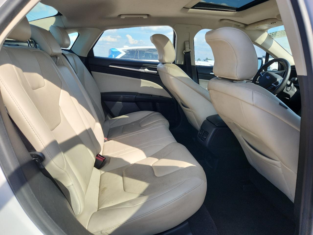 FORD FUSION 2017 — 11