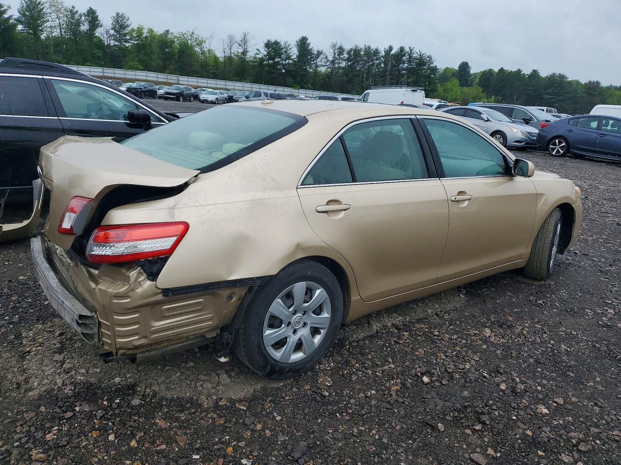 TOYOTA CAMRY 2011 — 4