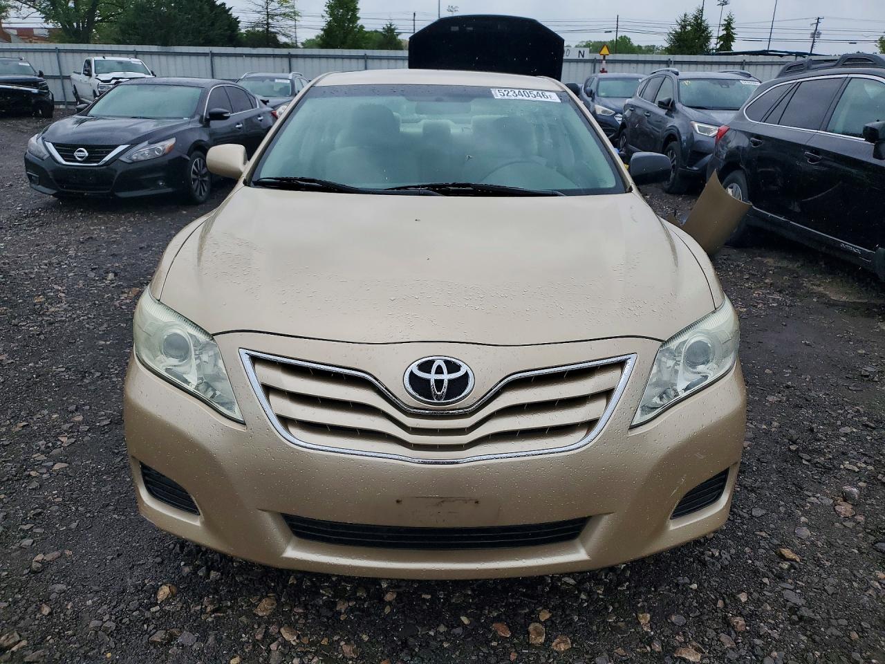 TOYOTA CAMRY 2011 — 6