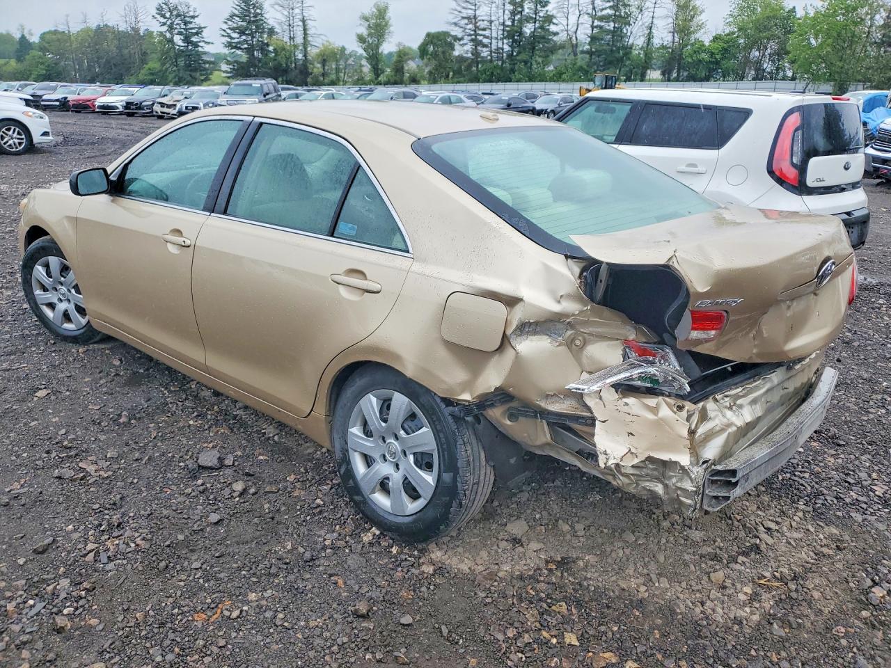 TOYOTA CAMRY 2011 — 3