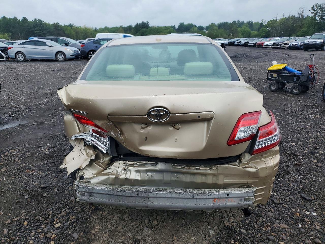 TOYOTA CAMRY 2011 — 7