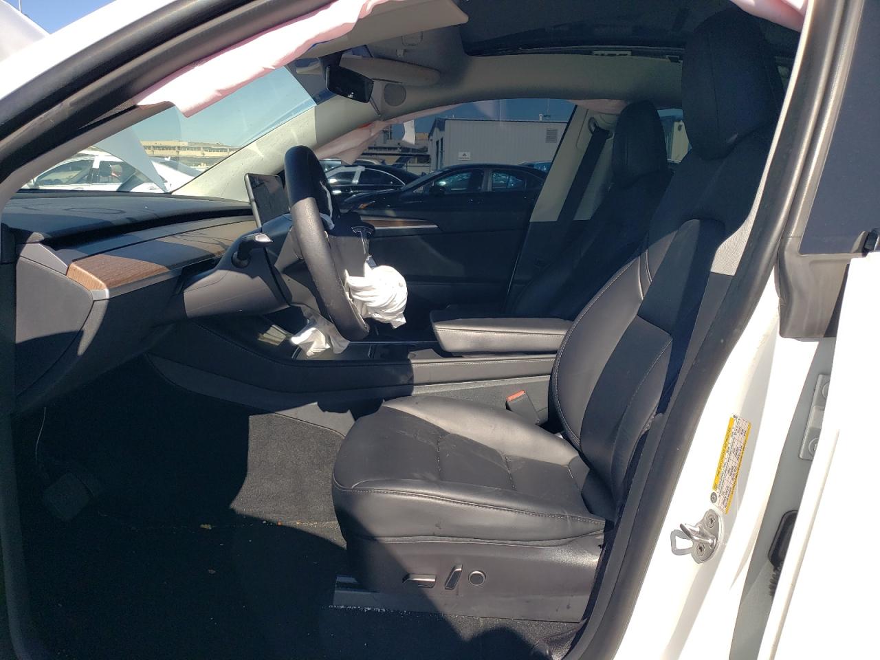 TESLA MODEL Y 2023 — 8