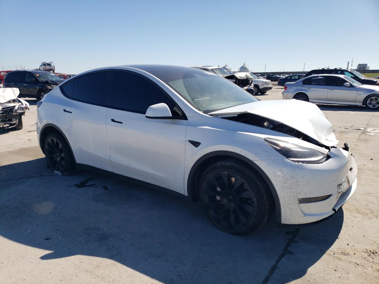 TESLA MODEL Y 2023 — 5