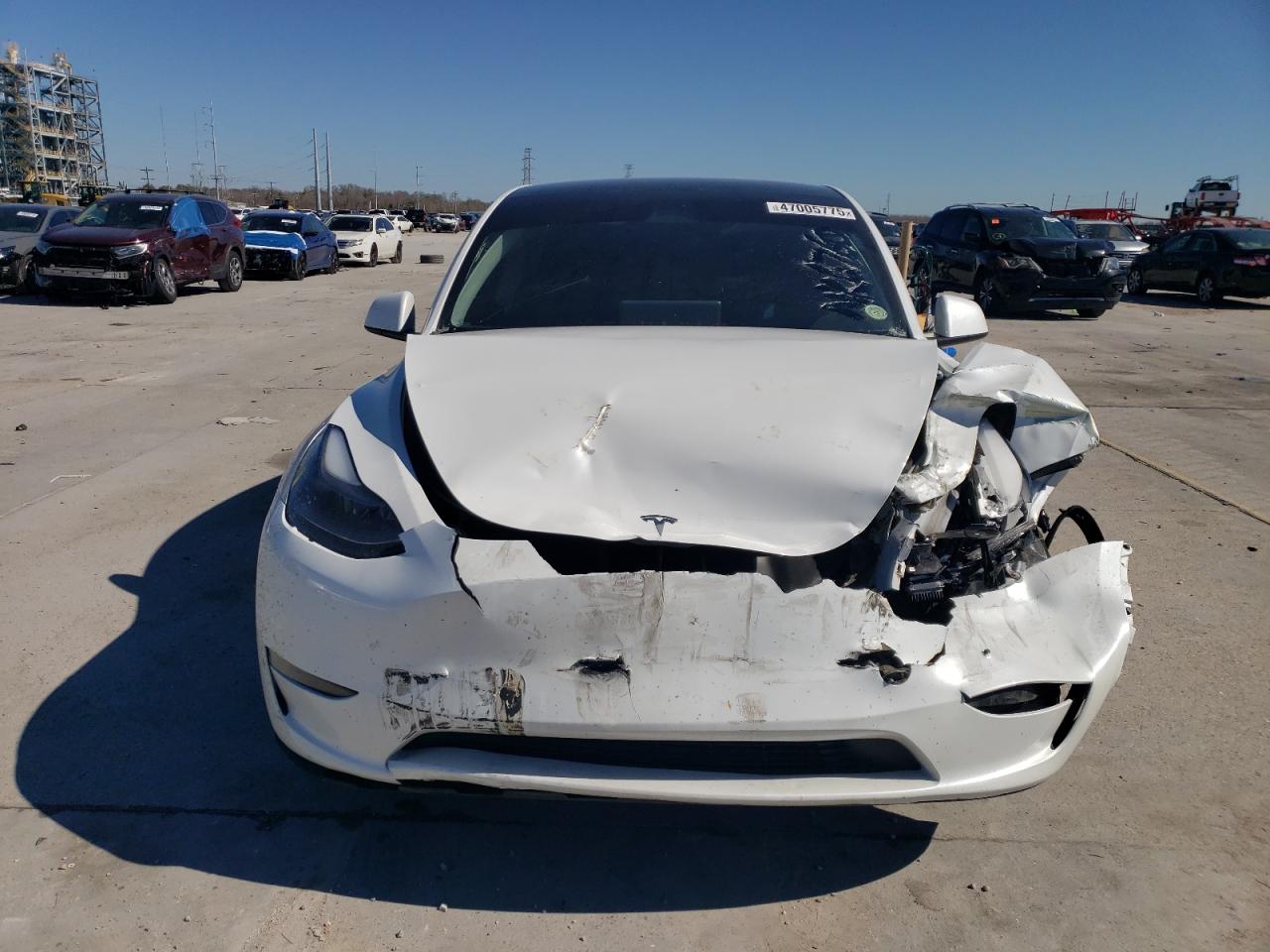 TESLA MODEL Y 2023 — 6