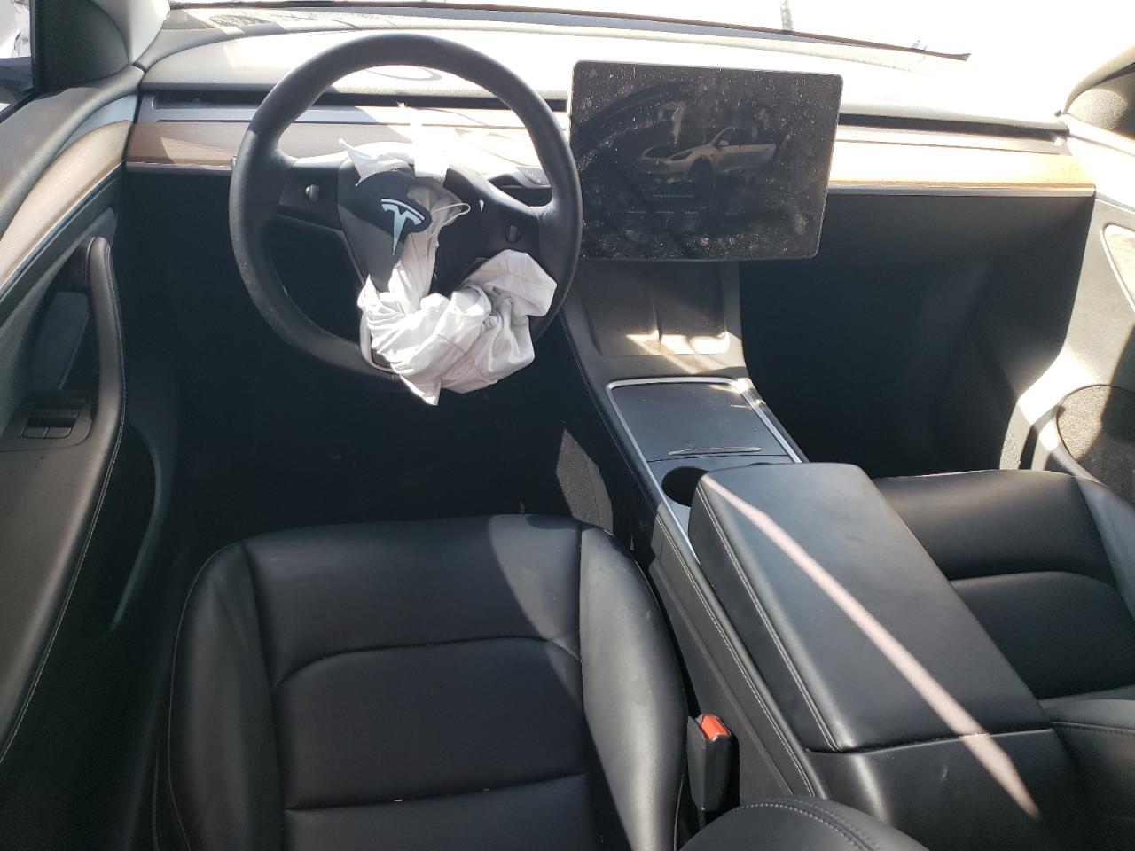 TESLA MODEL Y 2023 — 9