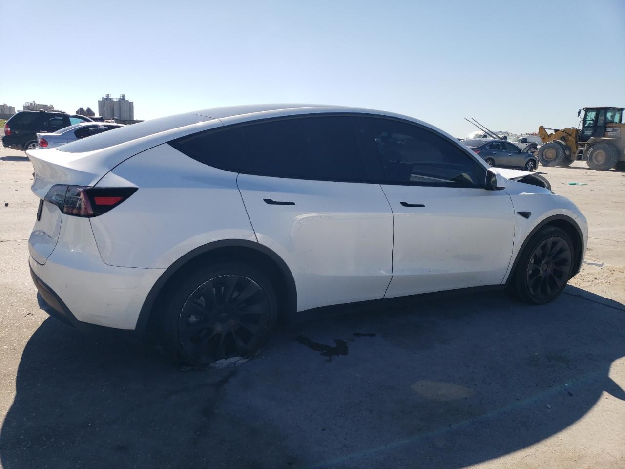 TESLA MODEL Y 2023 — 4