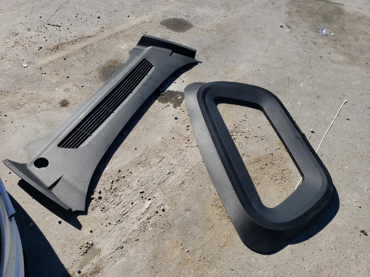 TESLA MODEL Y 2023 — 15
