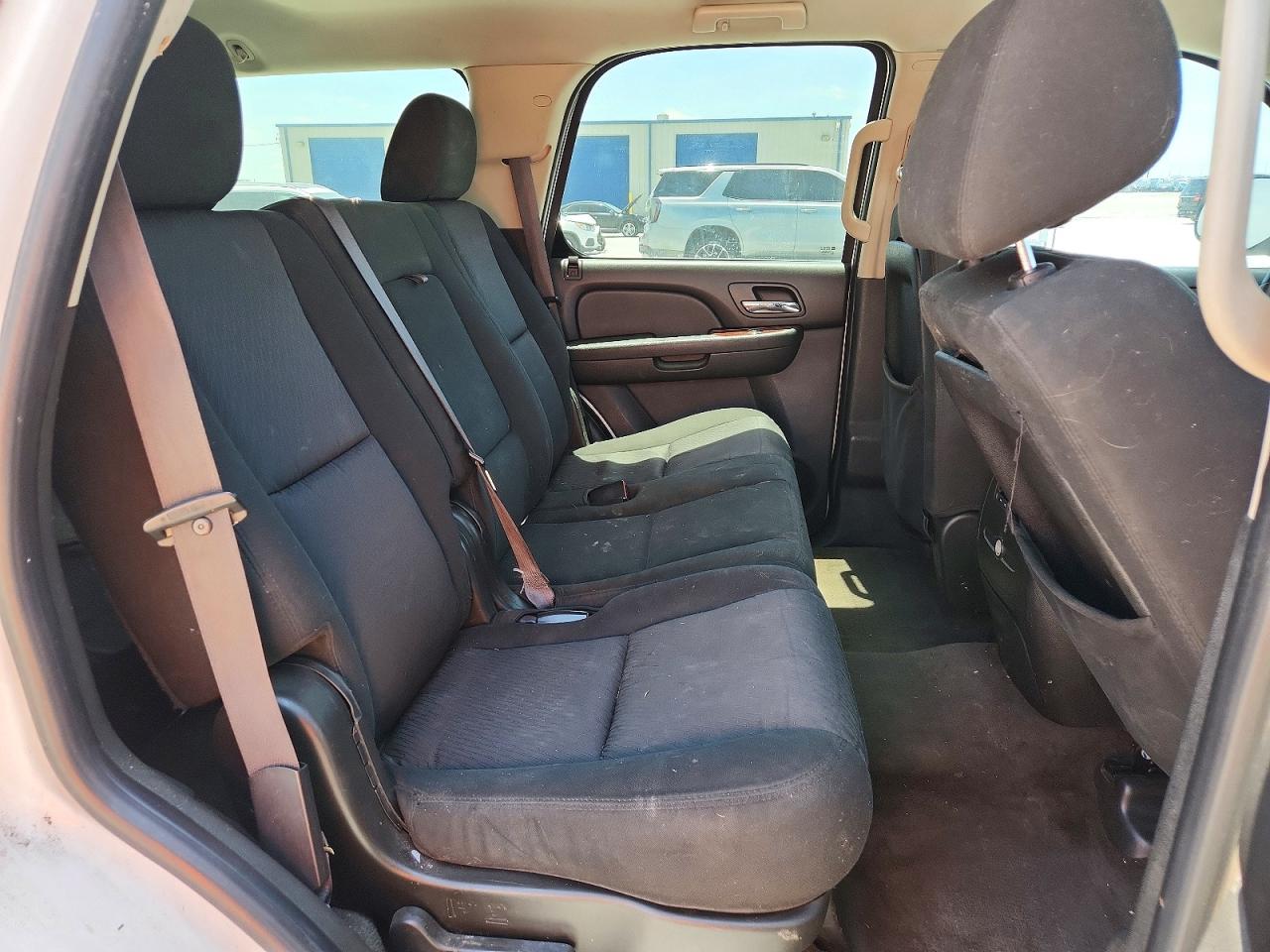 CHEV TAHOE 2011 — 12