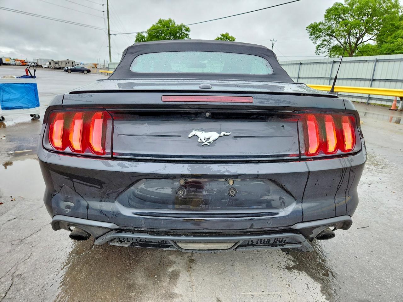 FORD MUSTANG 2018 — 7