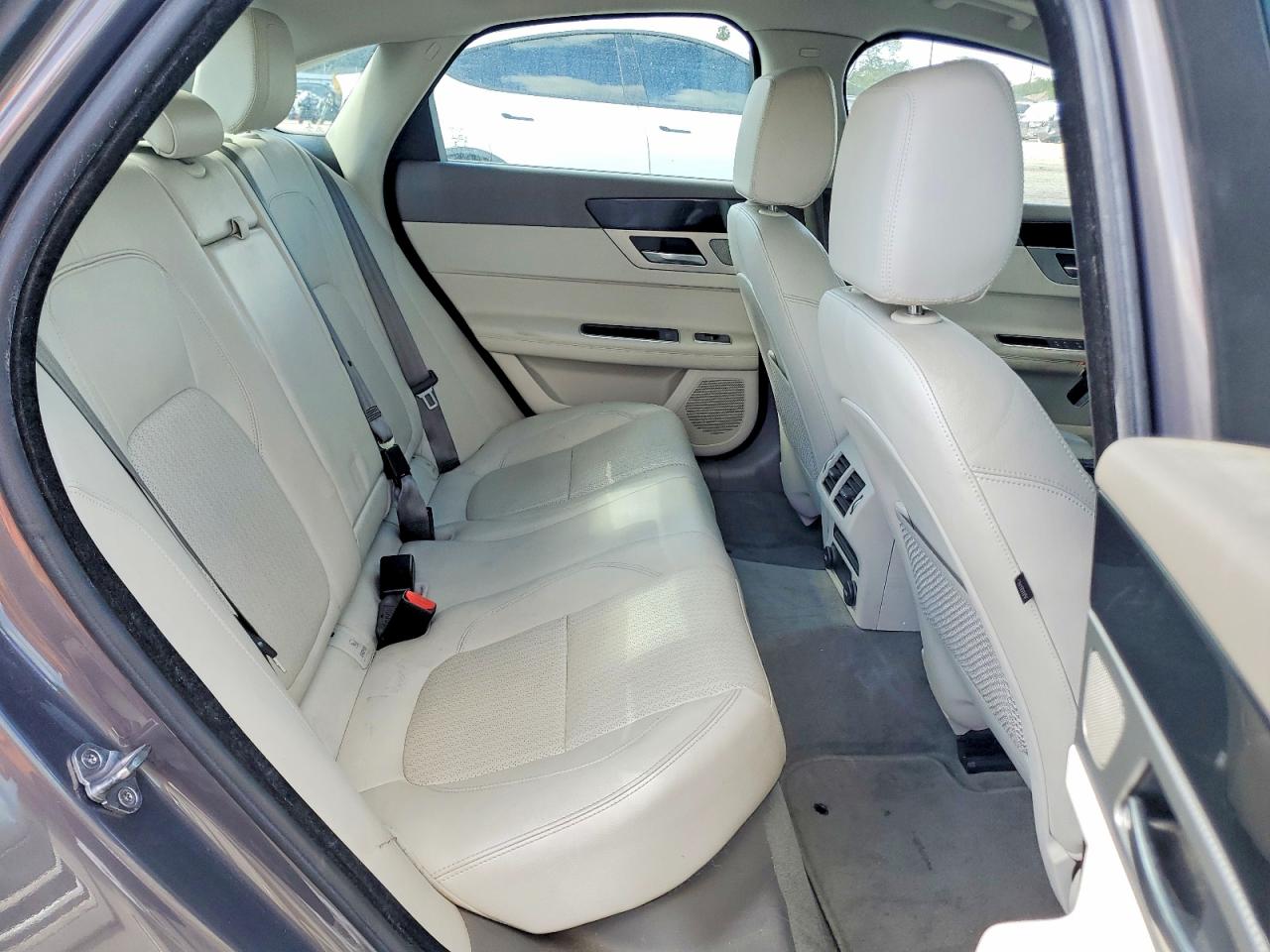 JAGUAR XF 2016 — 11